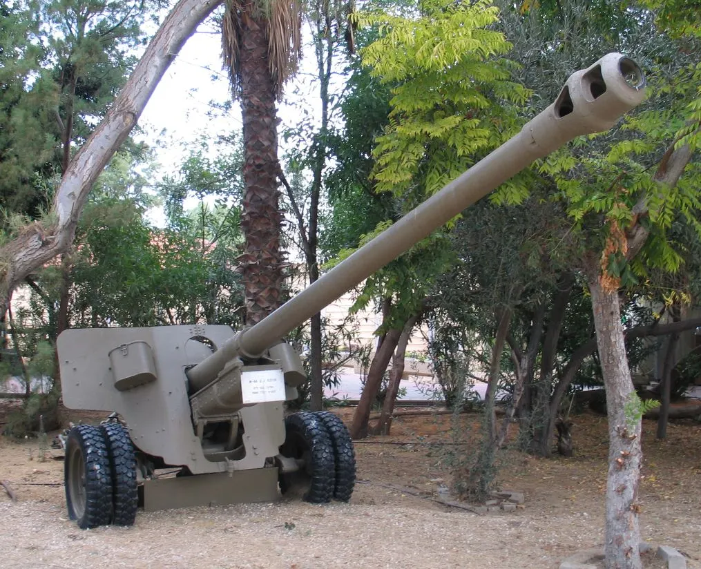 100-mm topu M1944
