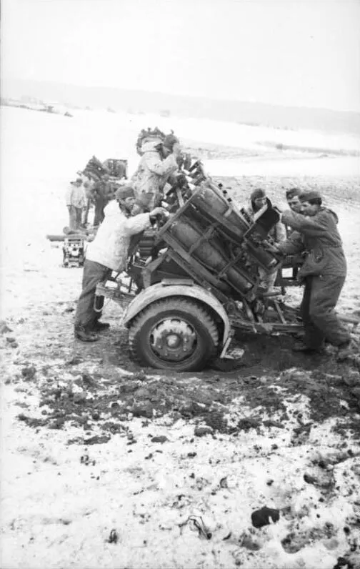 30 cm Nebelwerfer 42 roket fırlatıcı