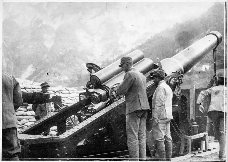 305 mm L/17 howitzer