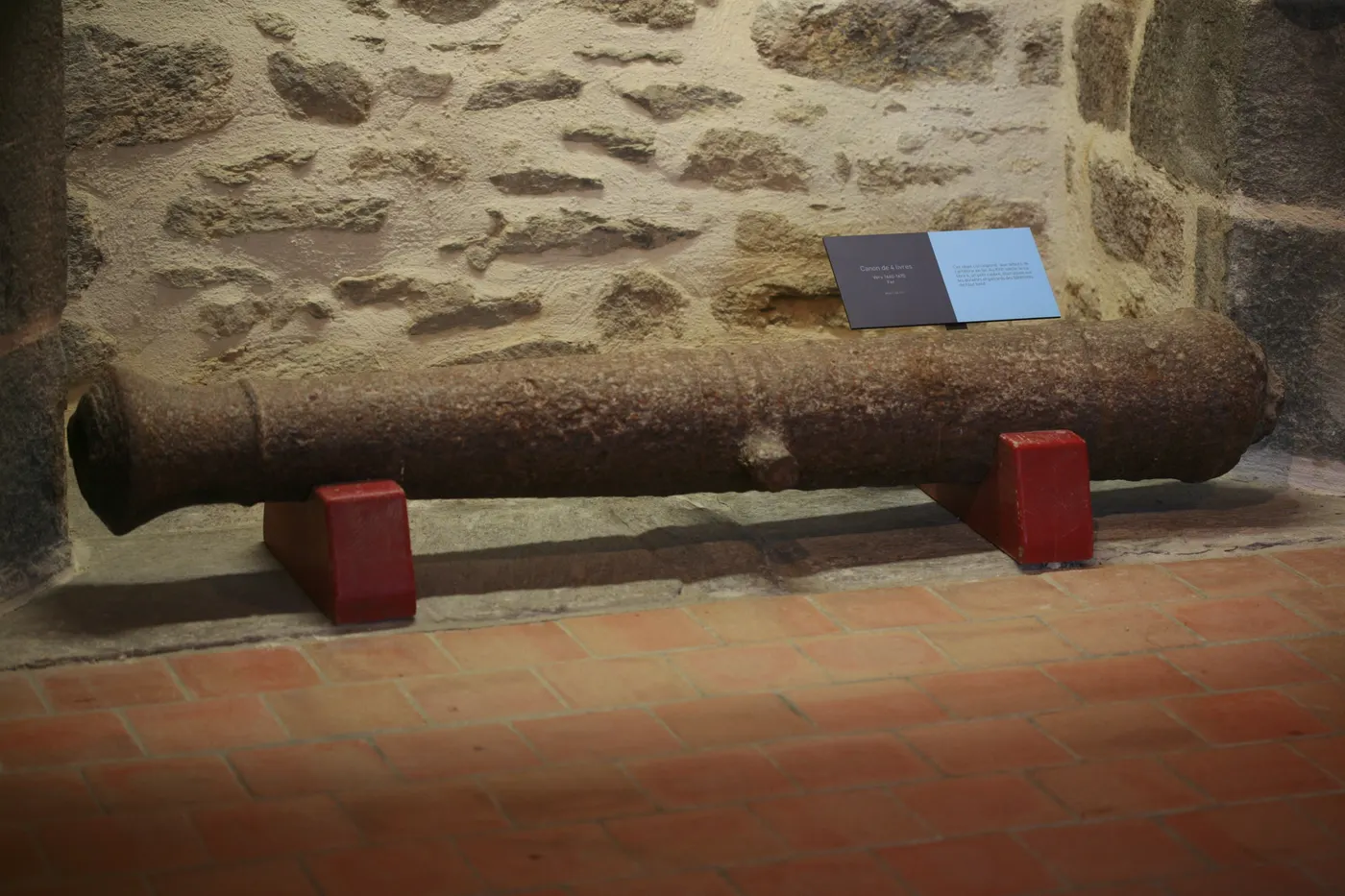4-pounder topçusu