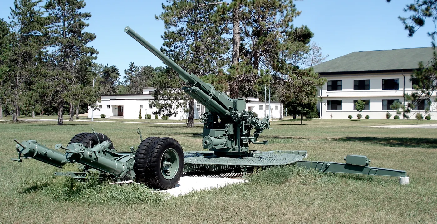 90 mm topu M1