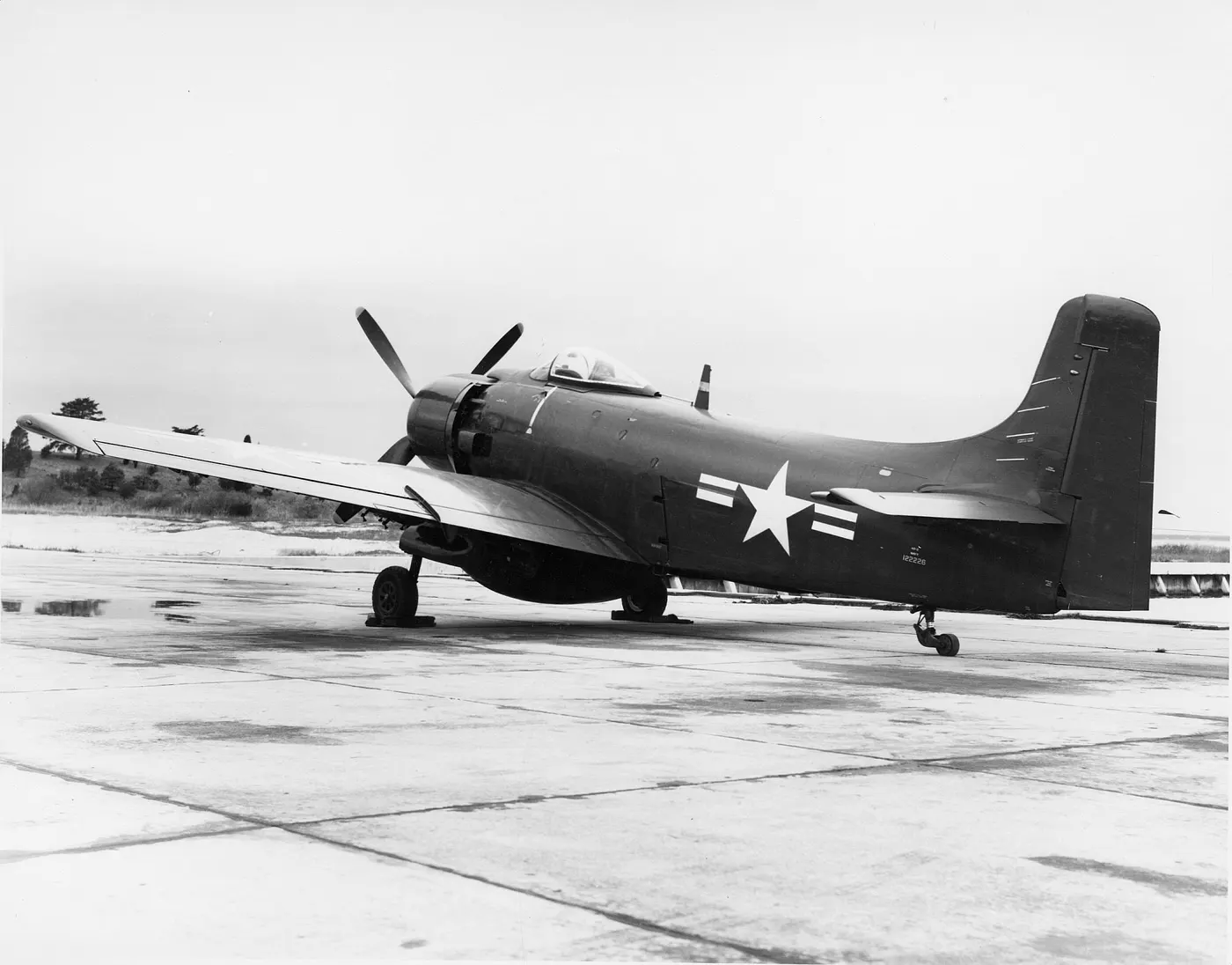 AD-2W Skyraider