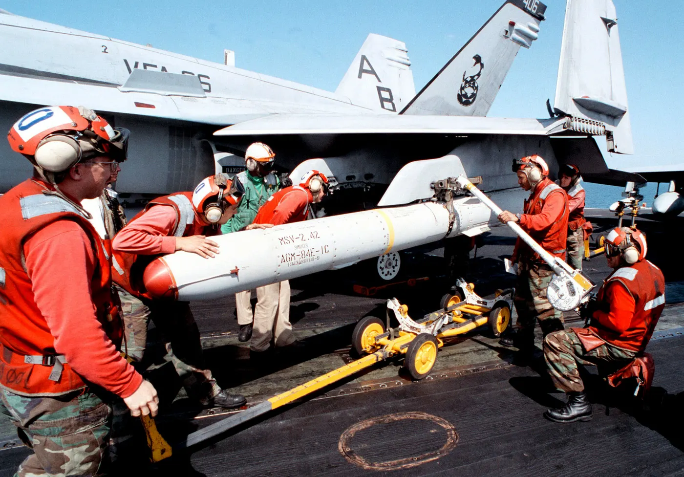 AGM-84E Beklemede Kara Hedefi Füzesi