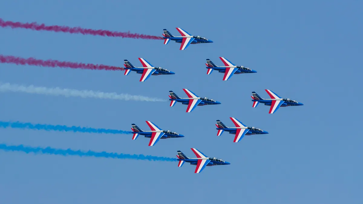 Uçuş halinde Dassault Dornier Alpha Jet uçağı