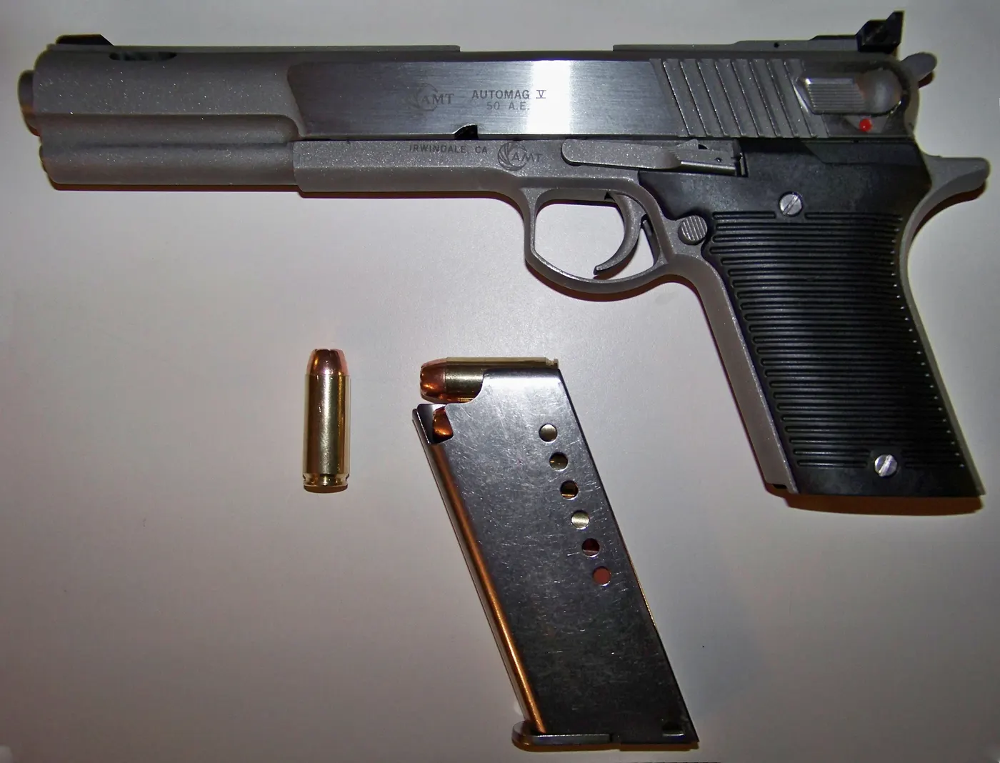 AMT AutoMag V tabancası
