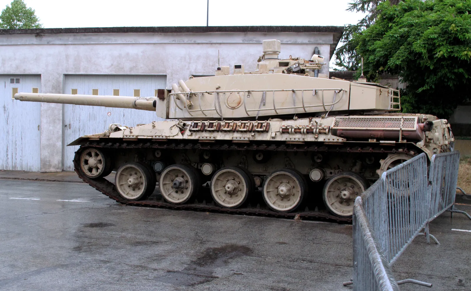AMX-32