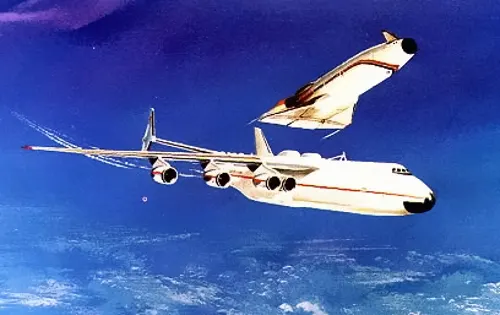 An-325 bombardıman nakliye uçağı