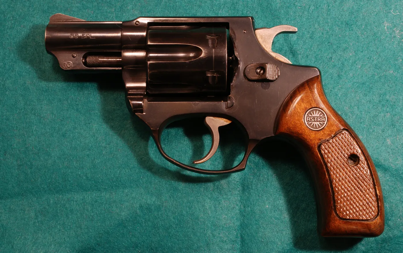 Astra 680 revolveri
