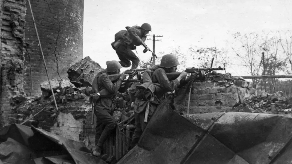 Muharebe sırasında Stalingrad'ın harap olmuş binaları