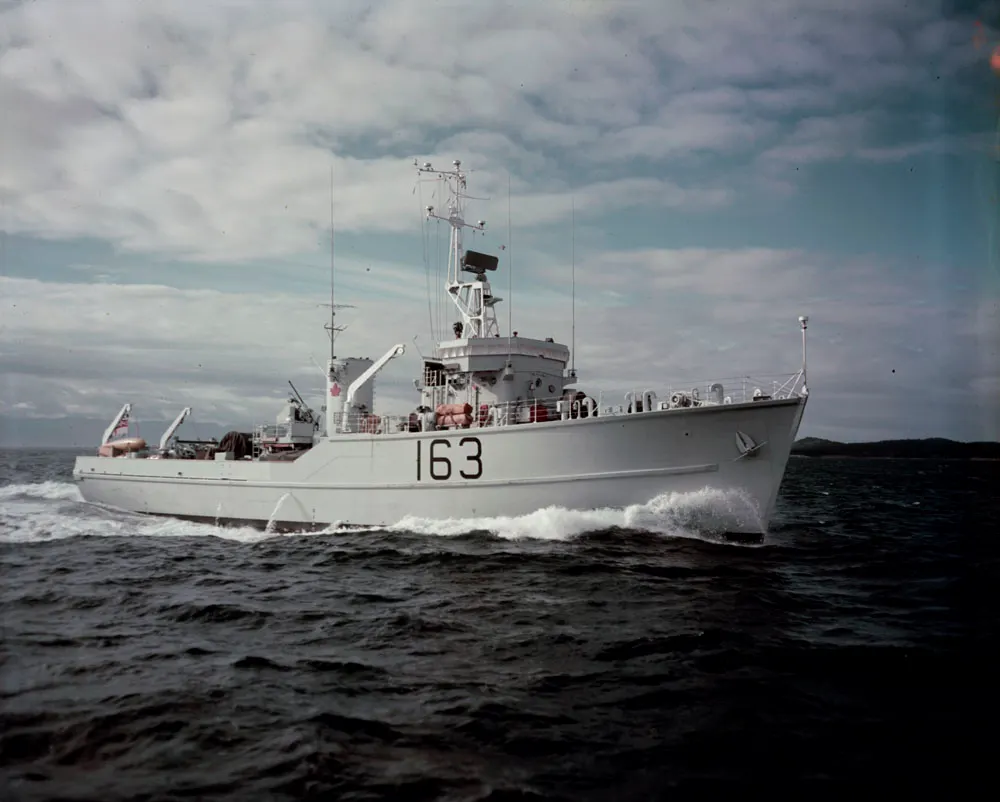 Bay-class minesweeper