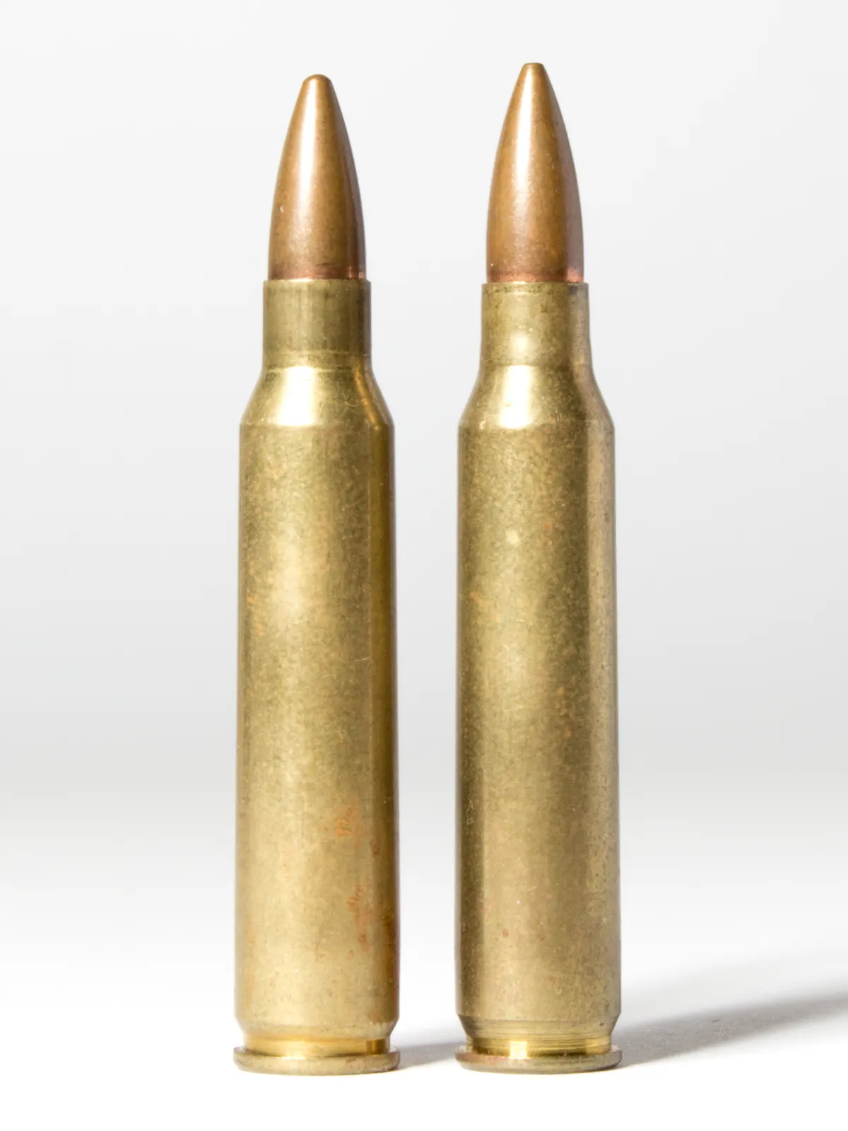5.56mm NATO ve .223 Remington fişekleri yan yana