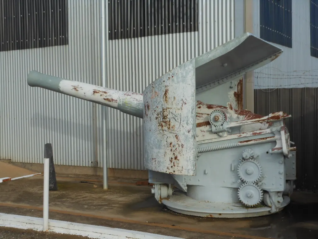 BL 6 inch 80 pounder gun
