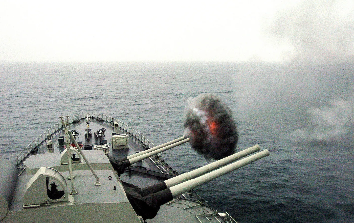 Bofors 152 mm m/42 gun