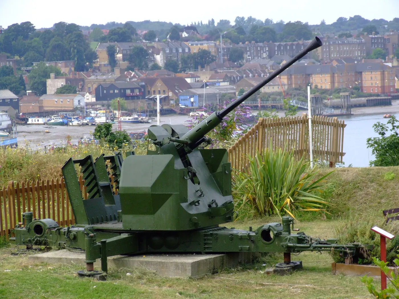 Bofors 40 mm L/70 hava savunması topu