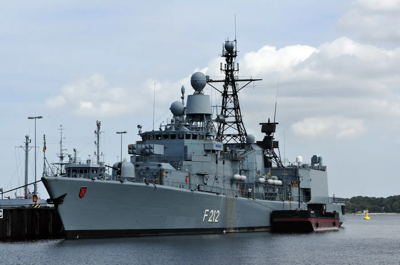 Bremen-class frigate