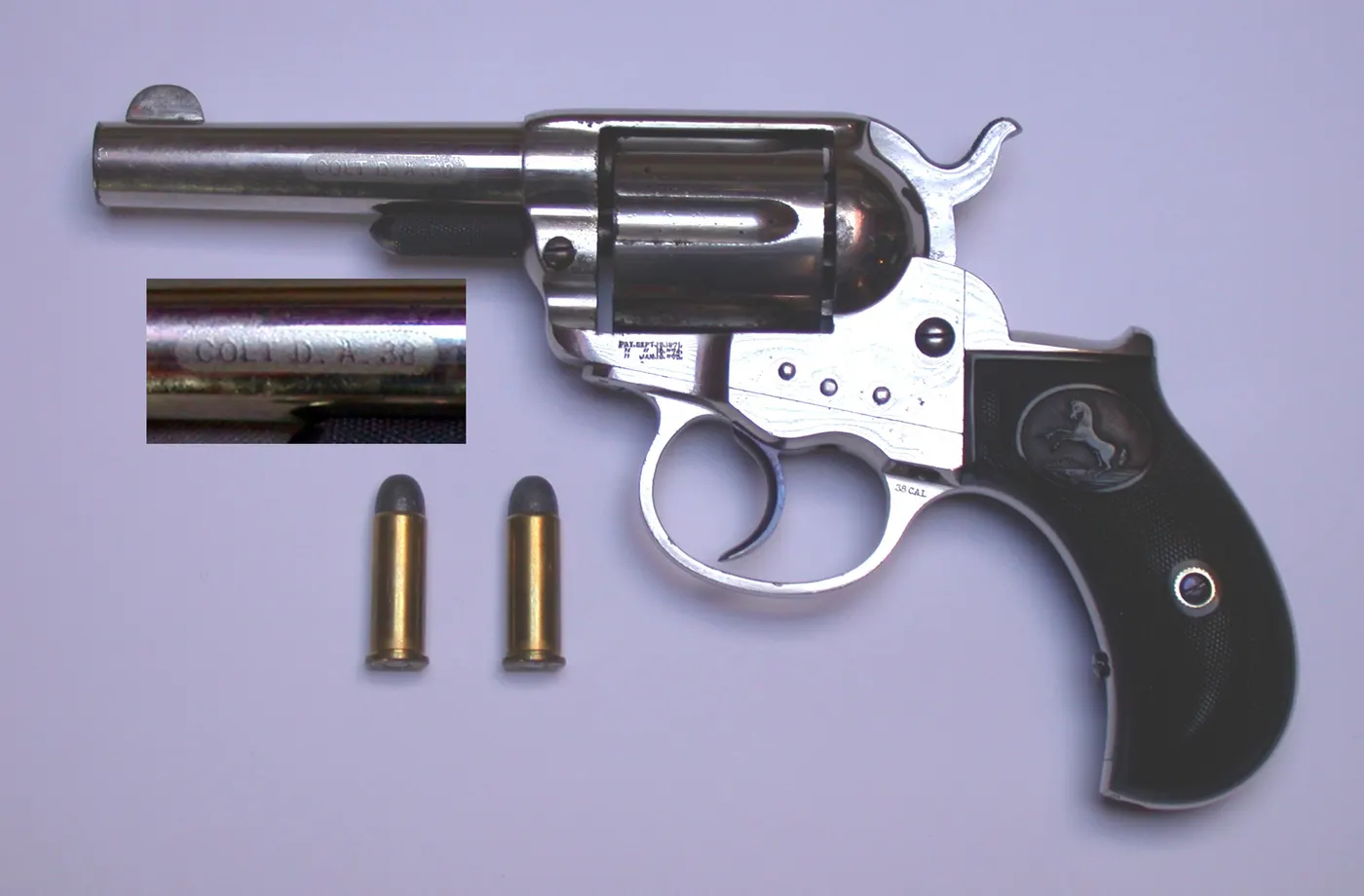 Colt M1877 revolveri