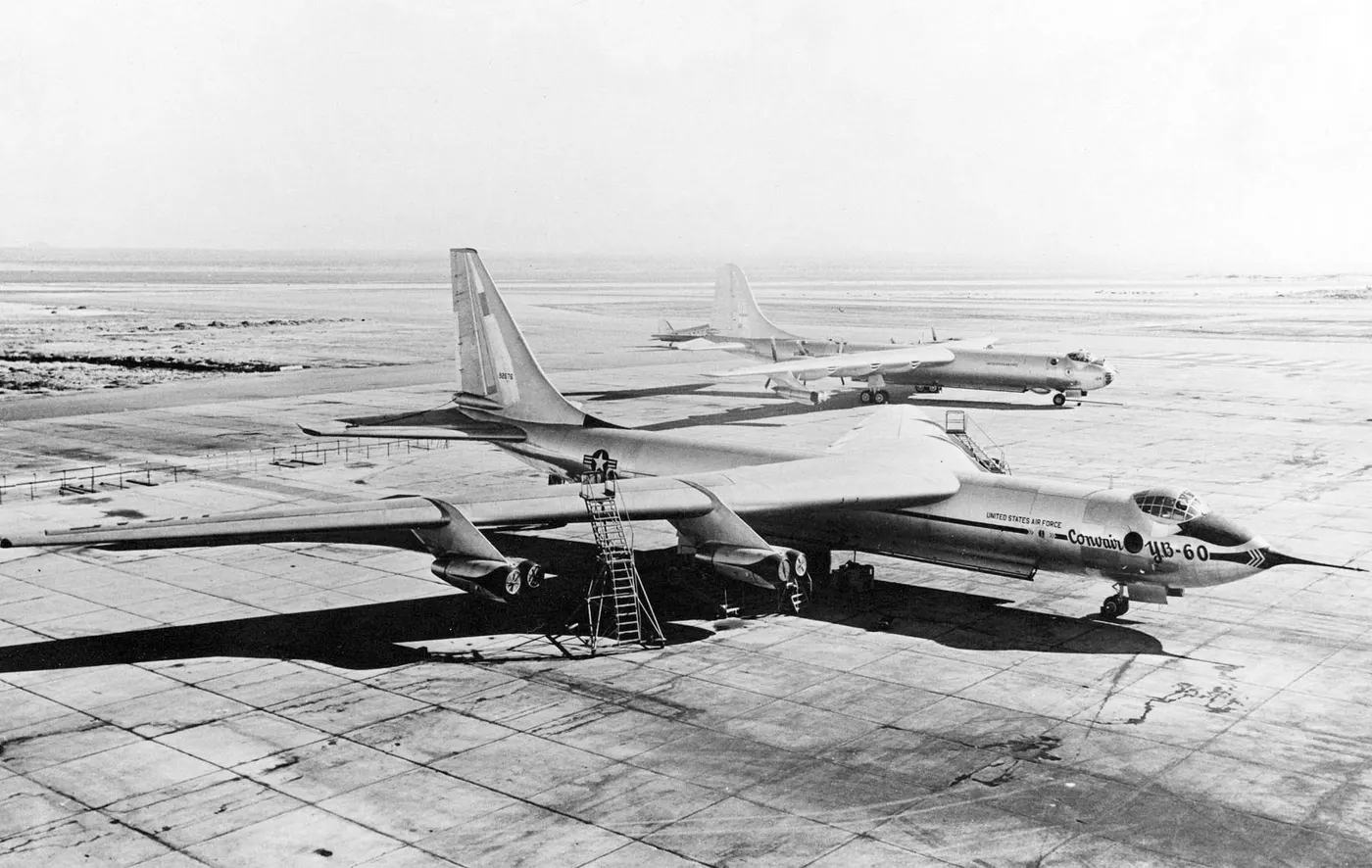 YB-60 bombardıman prototipi
