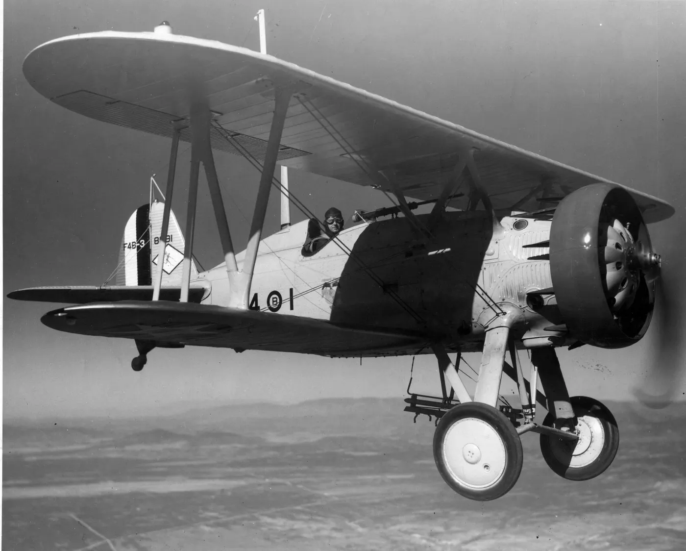 F4B-4 gemi avcısı