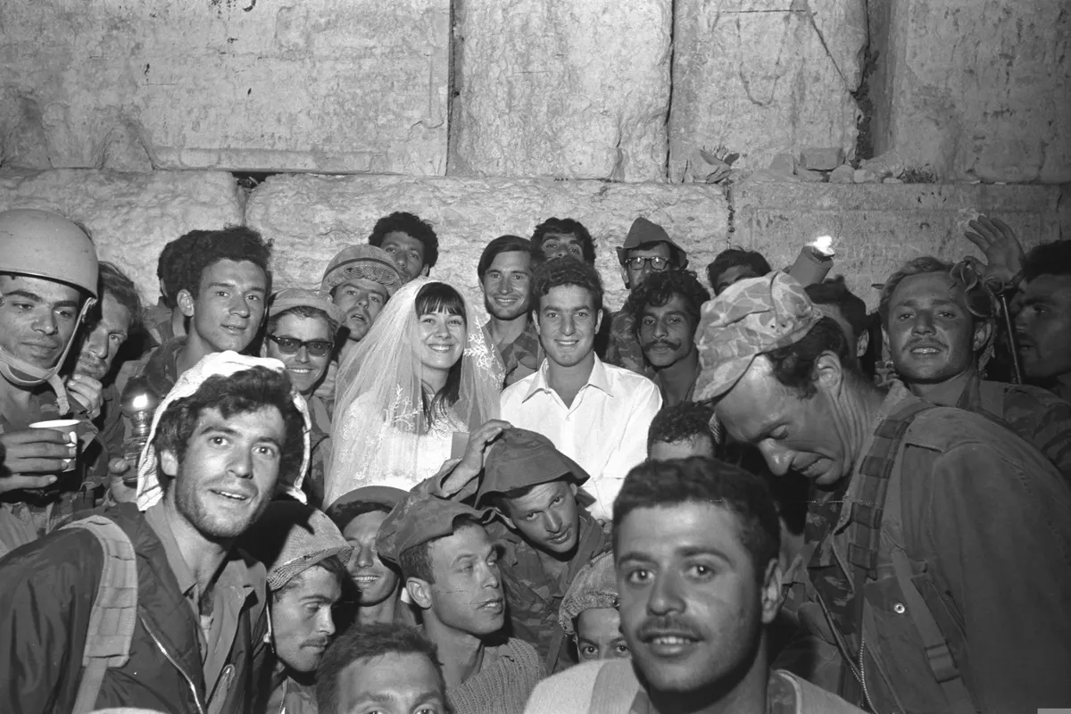 1967'de Kudüs'te İsrailli askerler