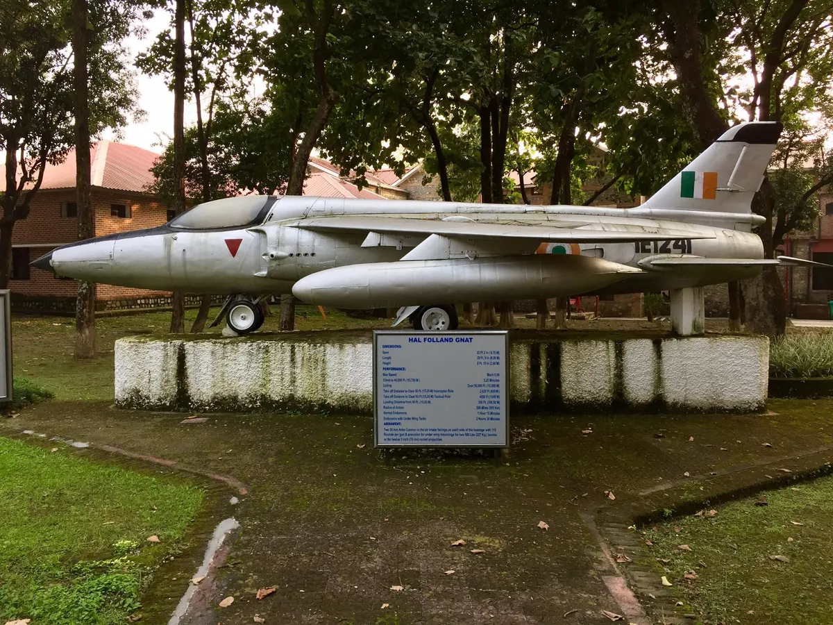 Pistte Hindistan Hava Kuvvetleri'ne ait Folland Gnat avcı uçağı