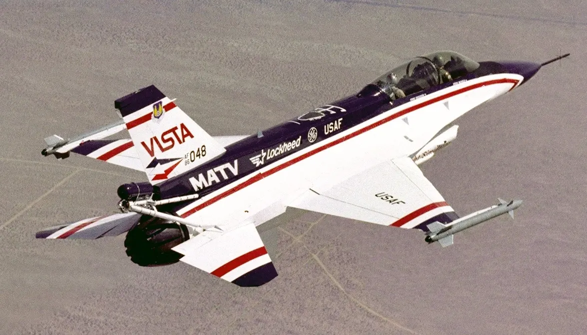 X-62 VISTA deneysel kontrol sistemi uçağı