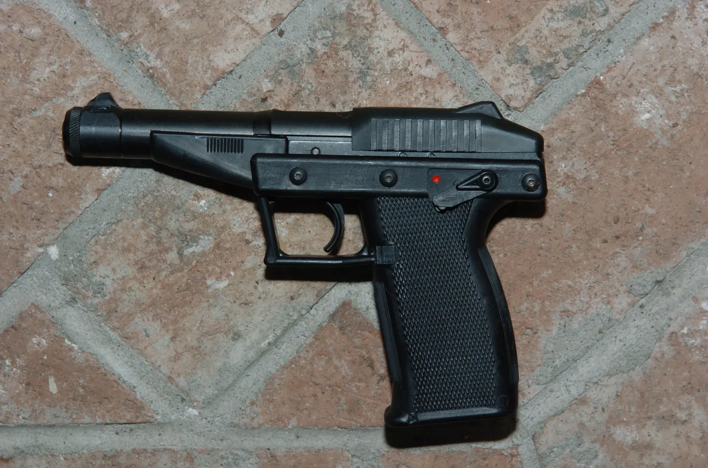 Grendel P30 tabancası