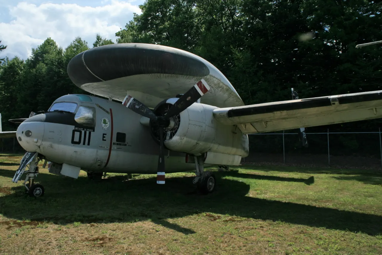 E-1B Tracer erken uyarı uçağı