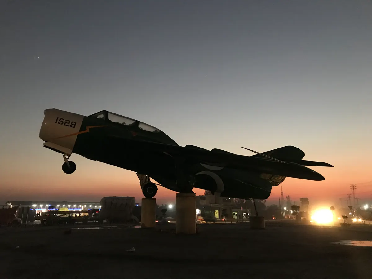 Pakistan Hava Kuvvetleri işaretleri taşıyan Shenyang FT-5 jet eğitim uçağı