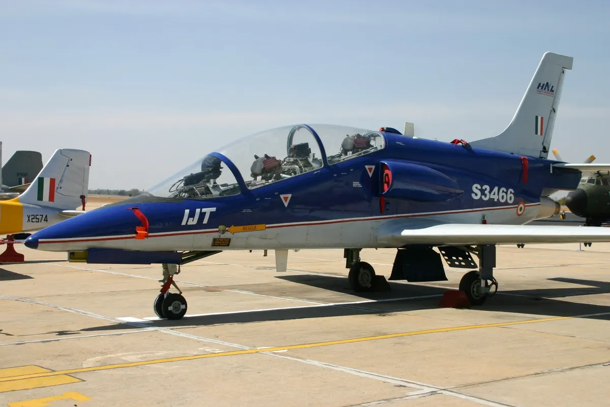 HAL HJT-36 Sitara jet eğitim uçağı