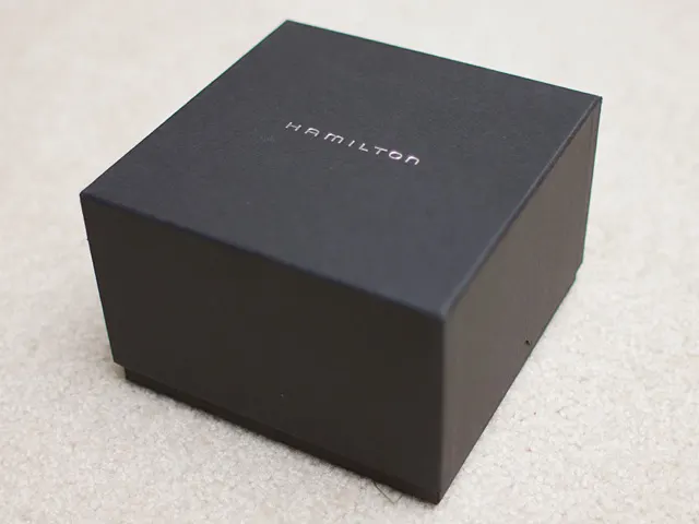 Hamilton Khaki Field saat
