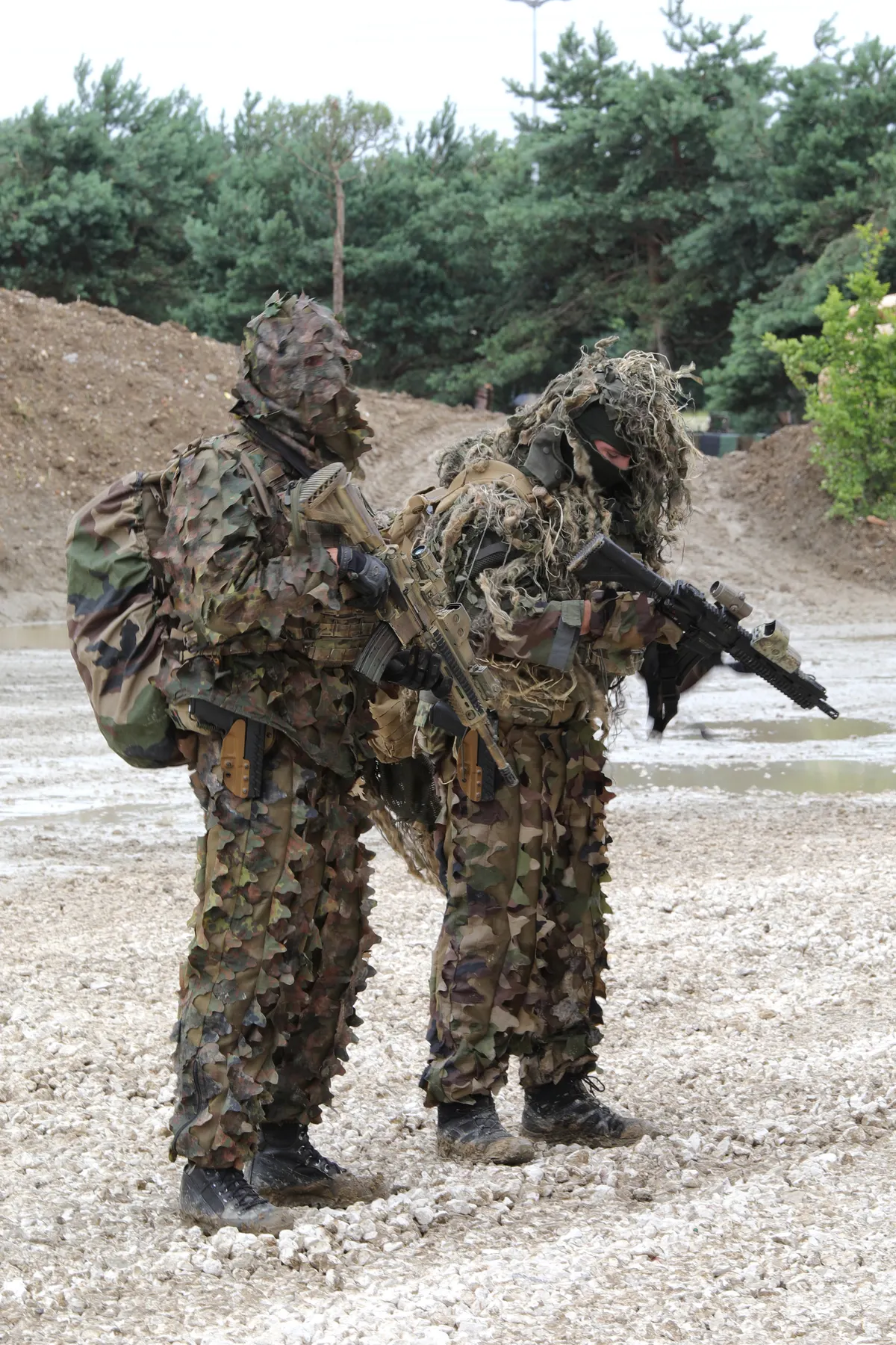 Soldier holding an HK416 rifle