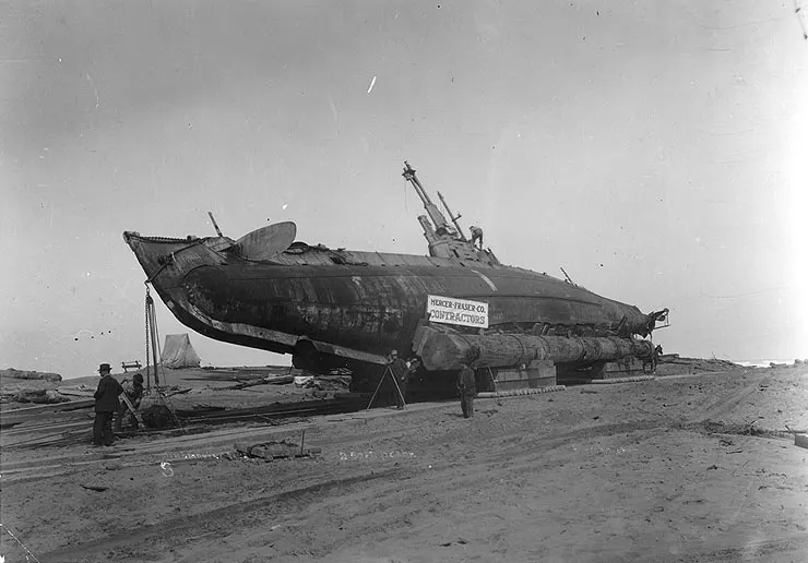 Holland 602 type submarine