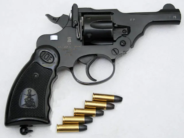 IOF .32 revolveri
