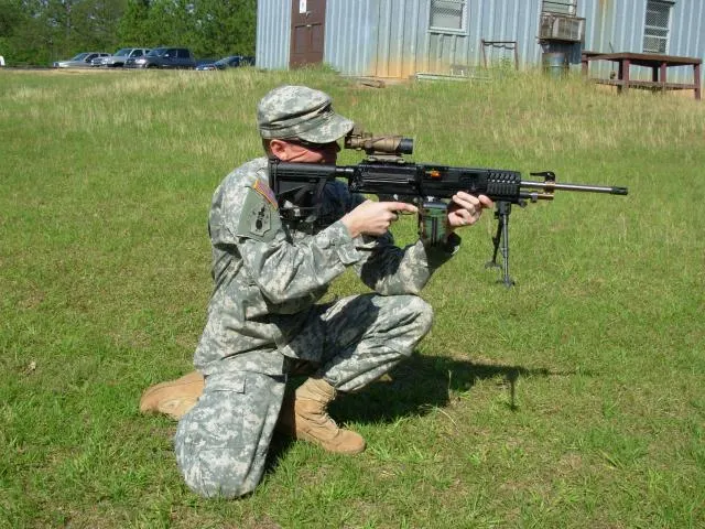 LSAT light machine gun