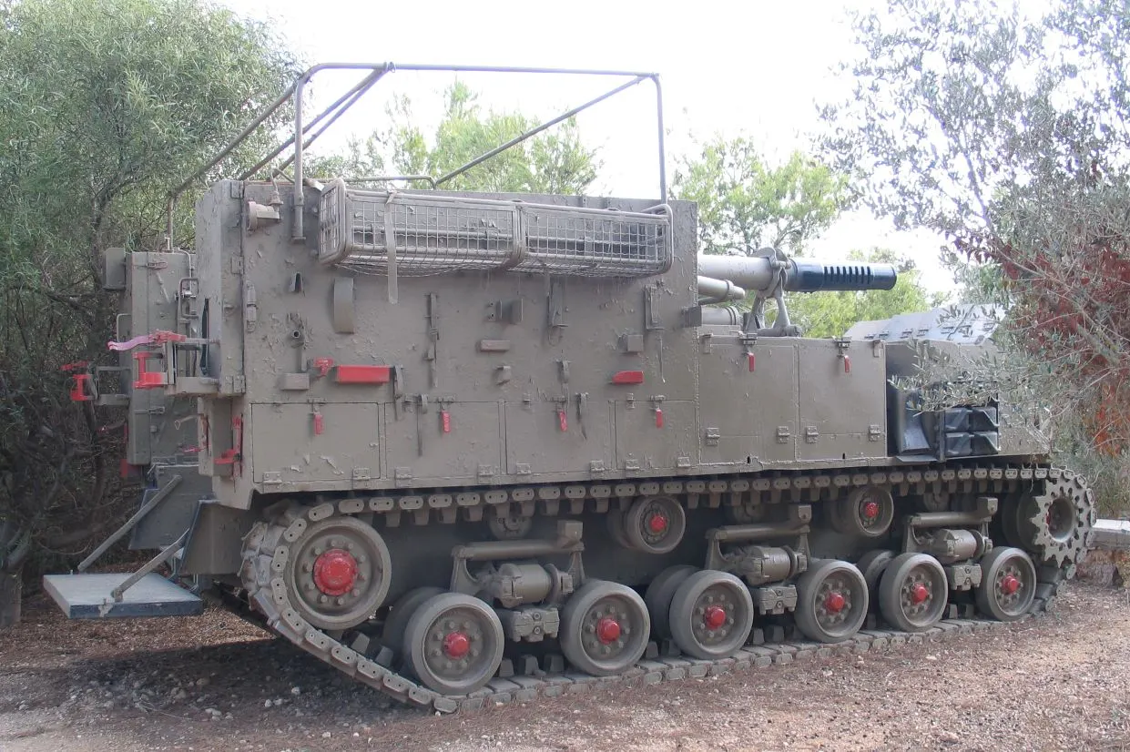 M-50 kendinden tahrikli haubitsler
