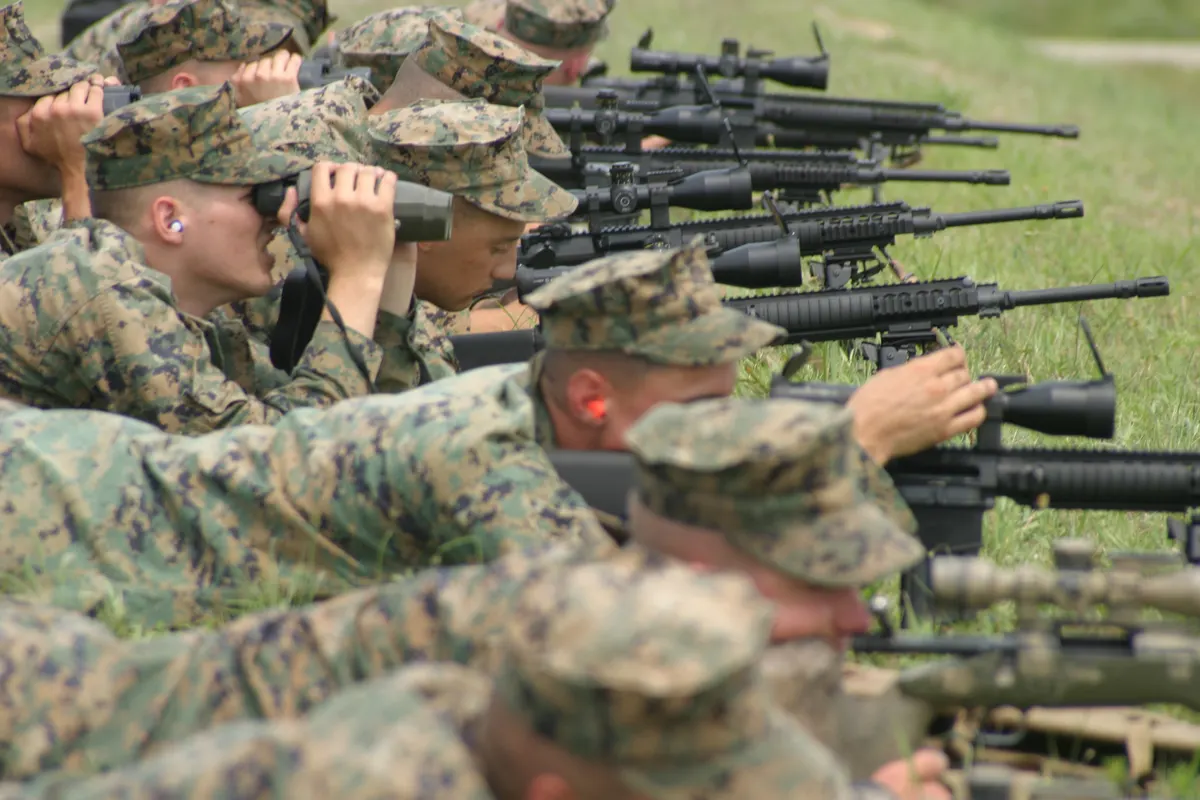 US Marine Corps scout sniper team training