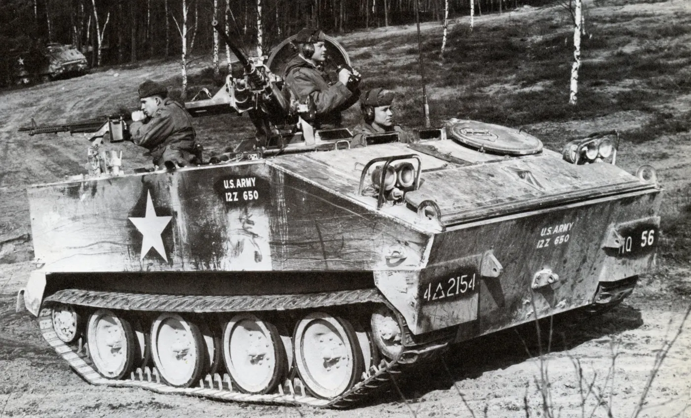 M114 Komuta ve Keşif Taşıyıcı