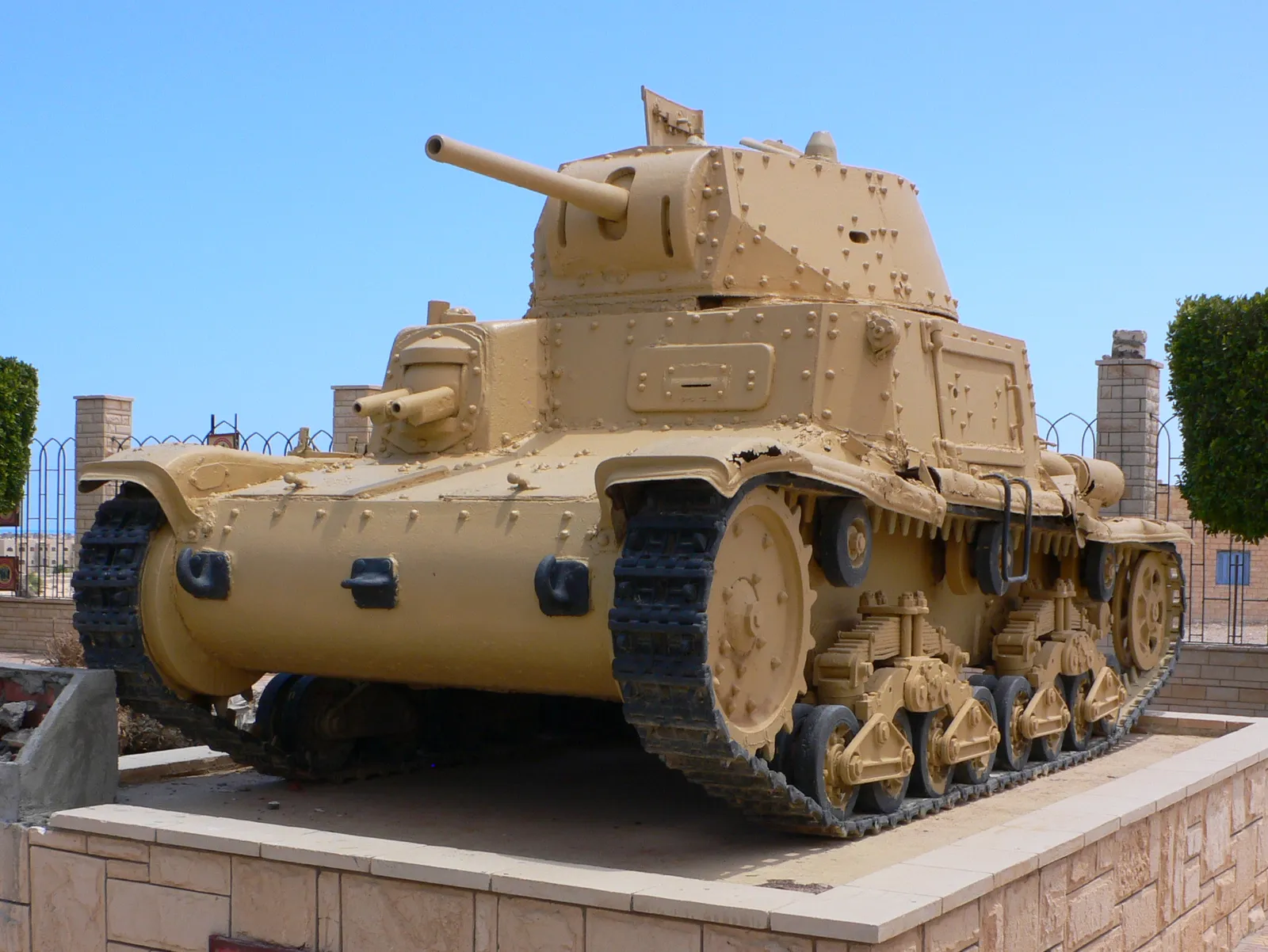 M13/40 orta tankı