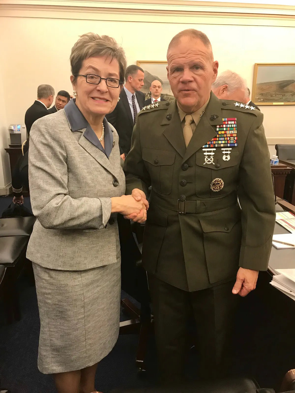 Deniz Piyade Kolordusu komutanı General Robert Neller, resmi üniformasıyla