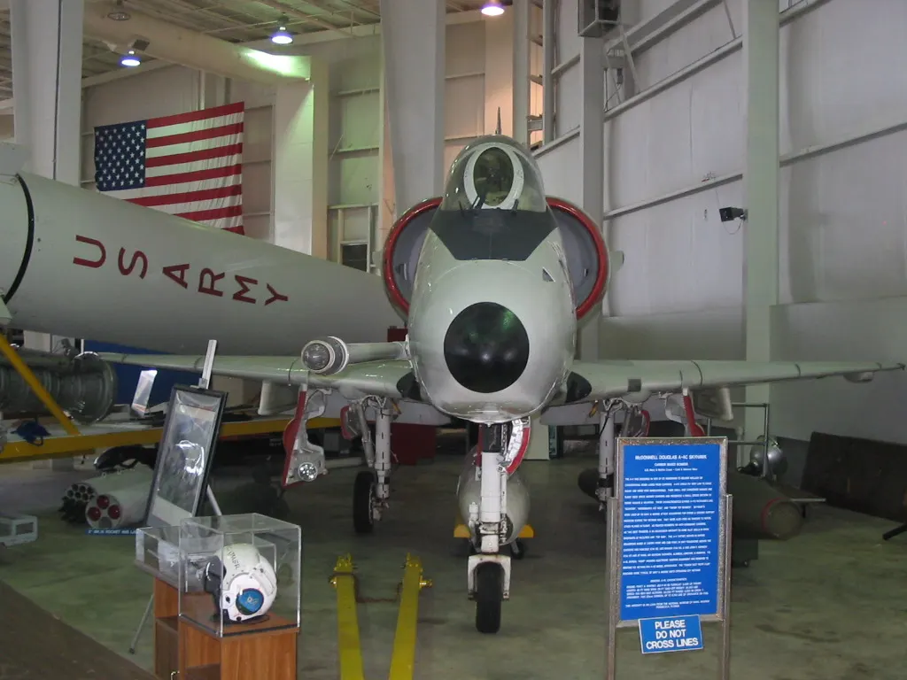 EA-4F Skyhawk elektronik savaş uçağı