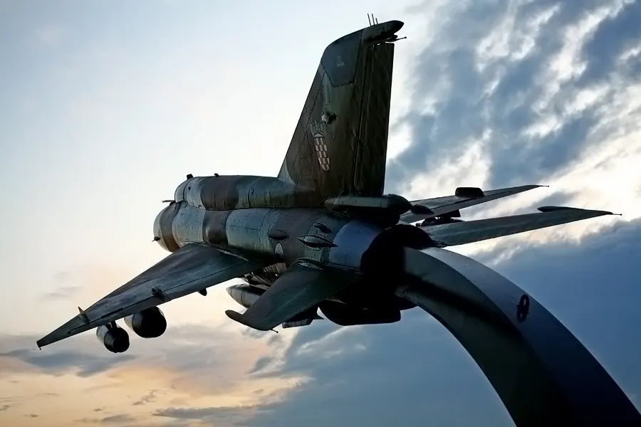 MiG-21 jet avcısı
