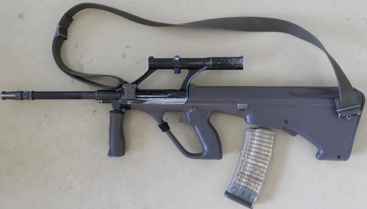 Steyr AUG bullpup rifle with integral scope in carry handle