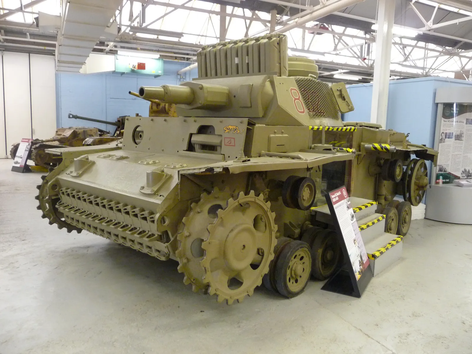 Panzer IIIJ L/42 orta tankı