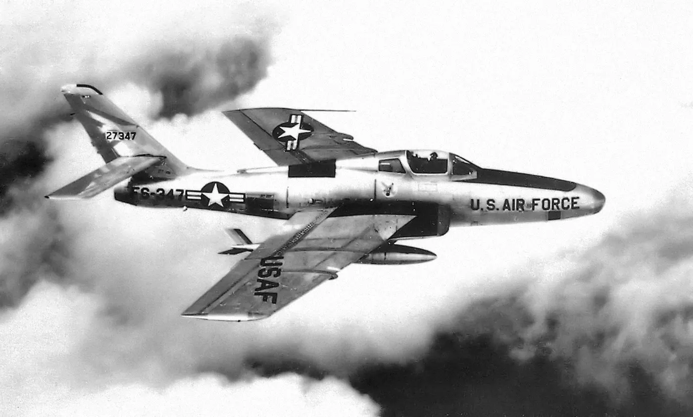 RF-84F Thunderflash keşif jeti