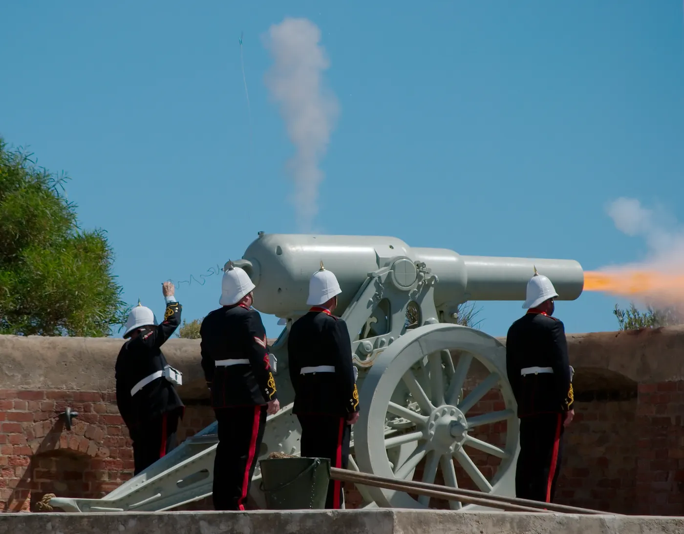 RML 64 pounder 64 cwt topçusu