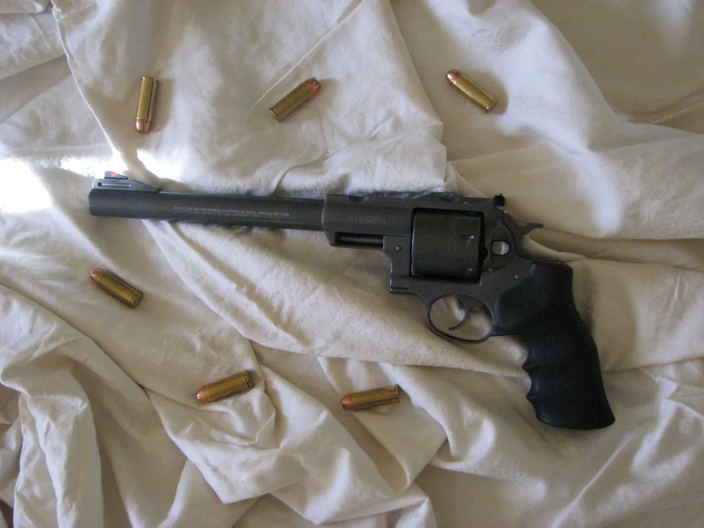 Ruger Super Redhawk revolveri
