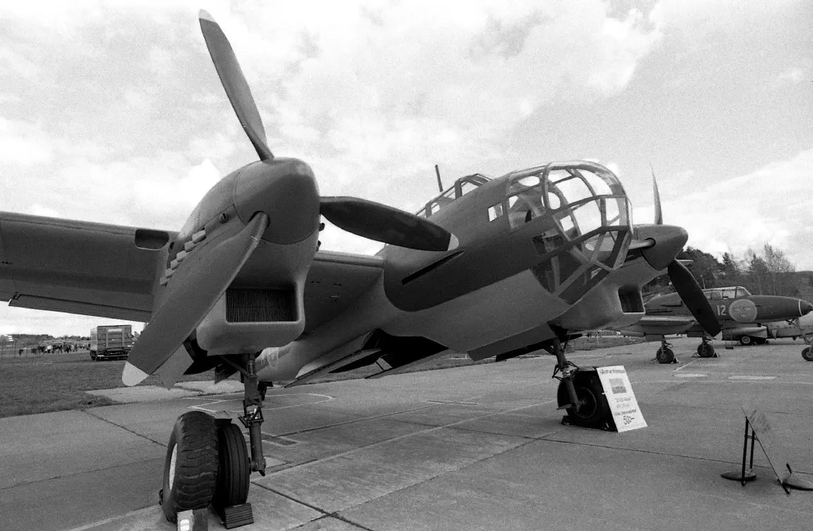 Saab T 18B İsveç eğitim uçağı