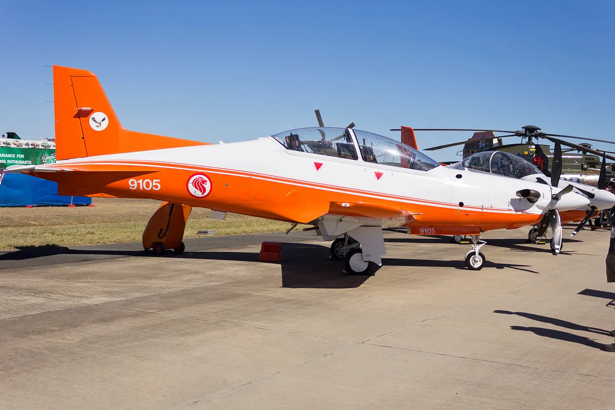 Singapur Cumhuriyeti Hava Kuvvetleri'ne ait bir Pilatus PC-21 turboprop eğitim uçağı