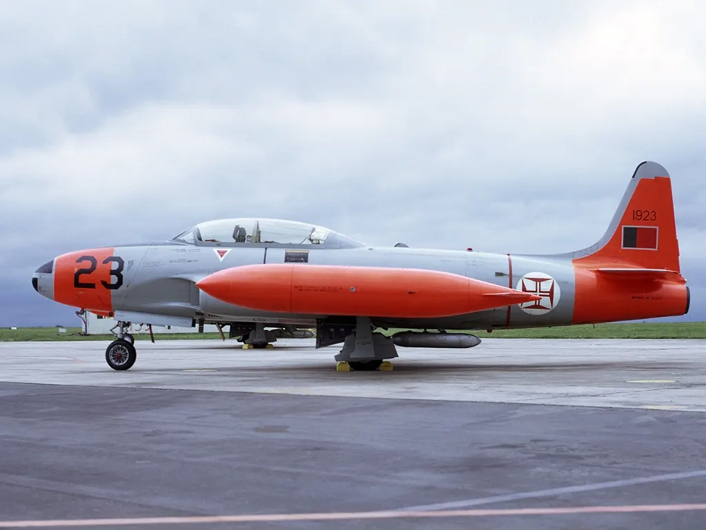 Portekiz Hava Kuvvetleri'ne ait Lockheed T-33 jet eğitim uçağı