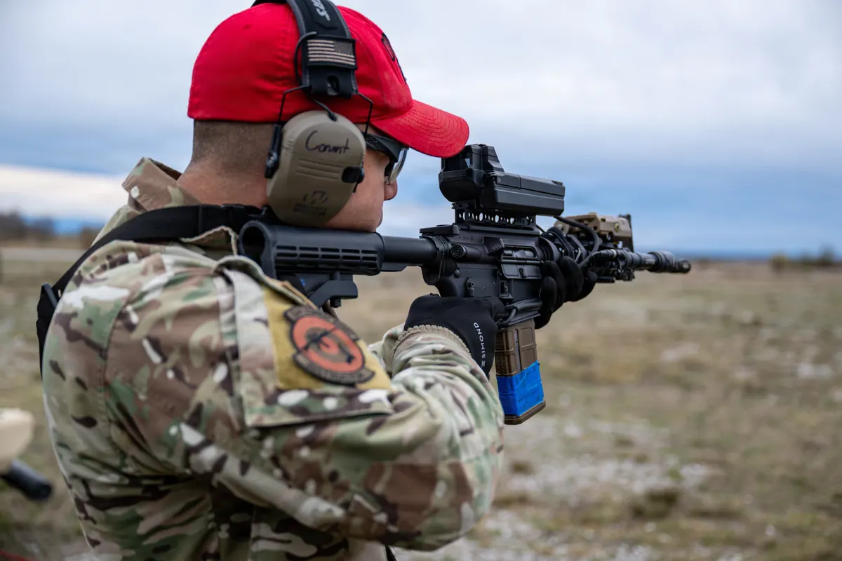 Soldier aiming M4 carbine fitted with SmartShooter SMASH sight